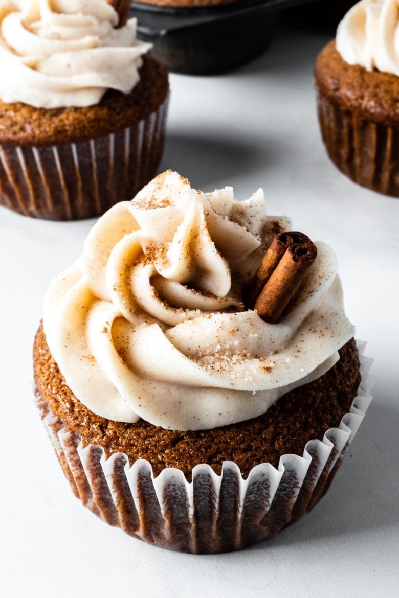 gingerbread cupcake with cream cheese frosting