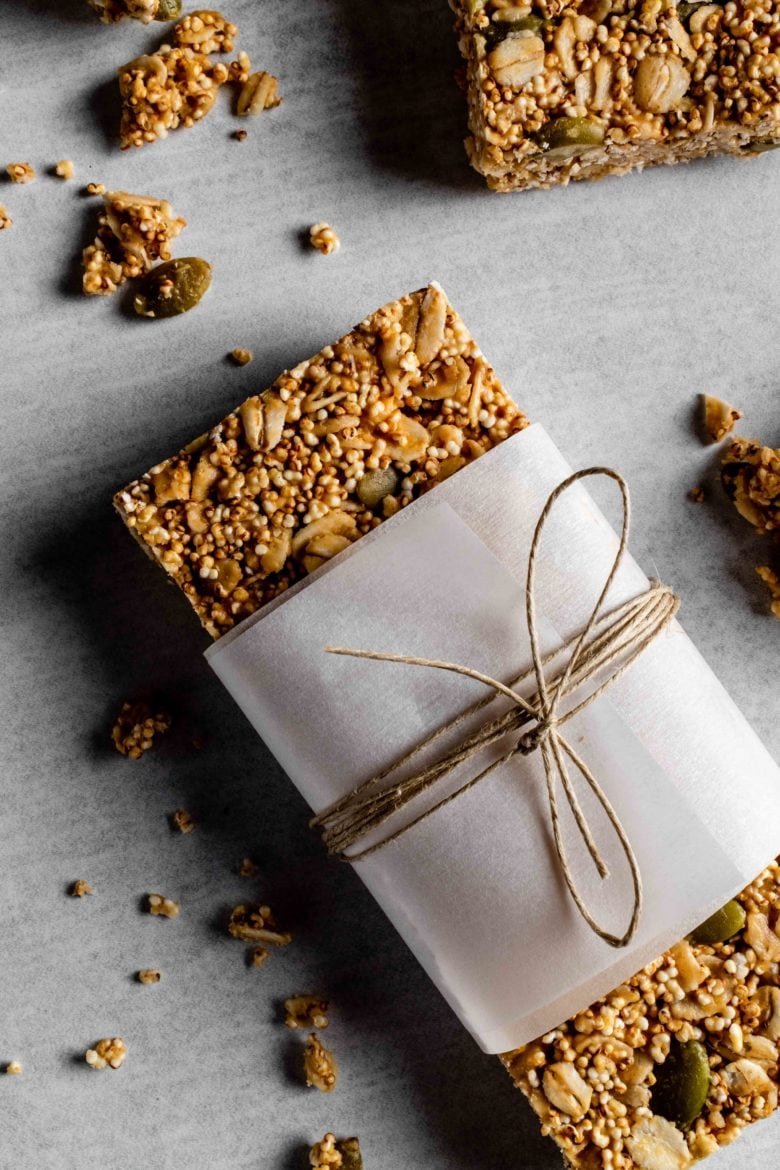 granola bar with puffed amaranth and oats