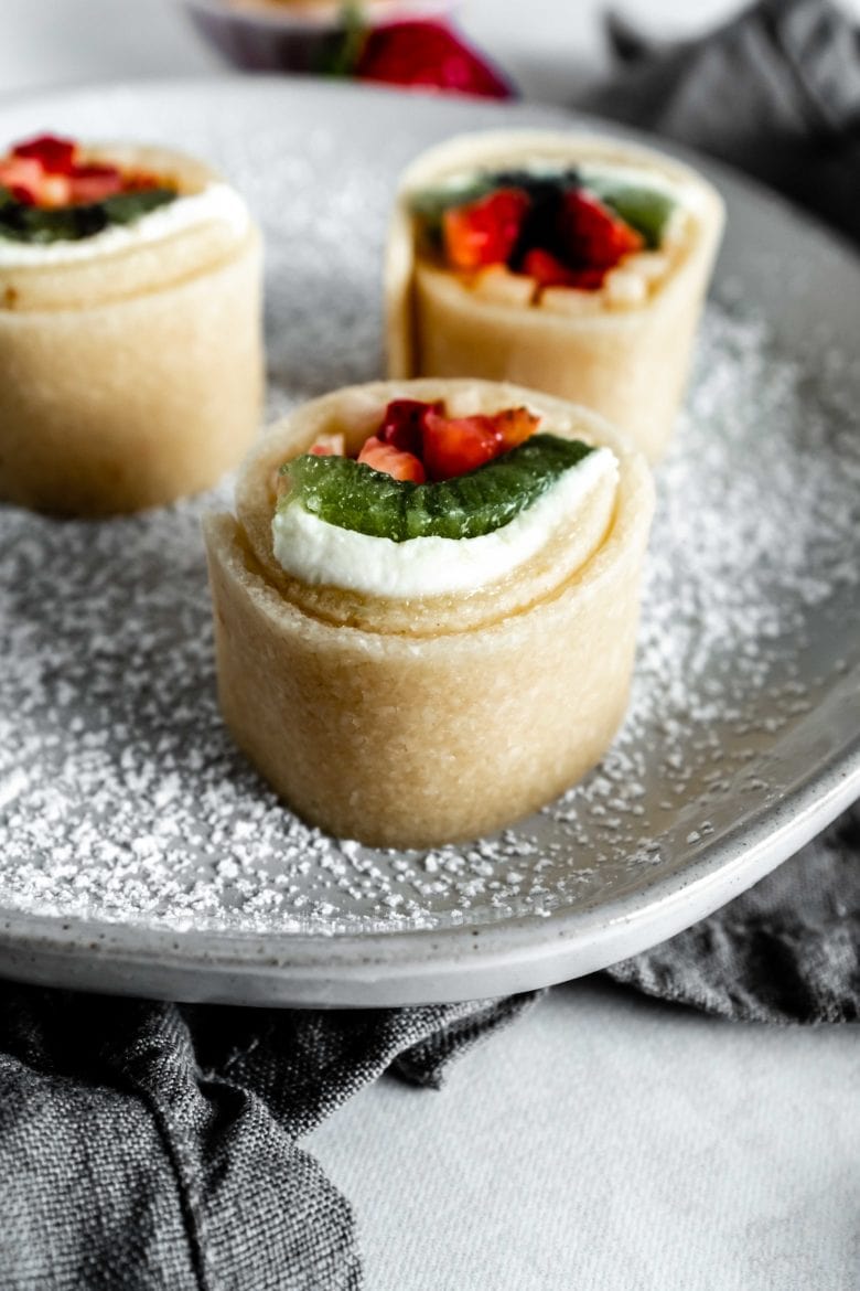 mascarpone, kiwi, apple and strawberry in a roll