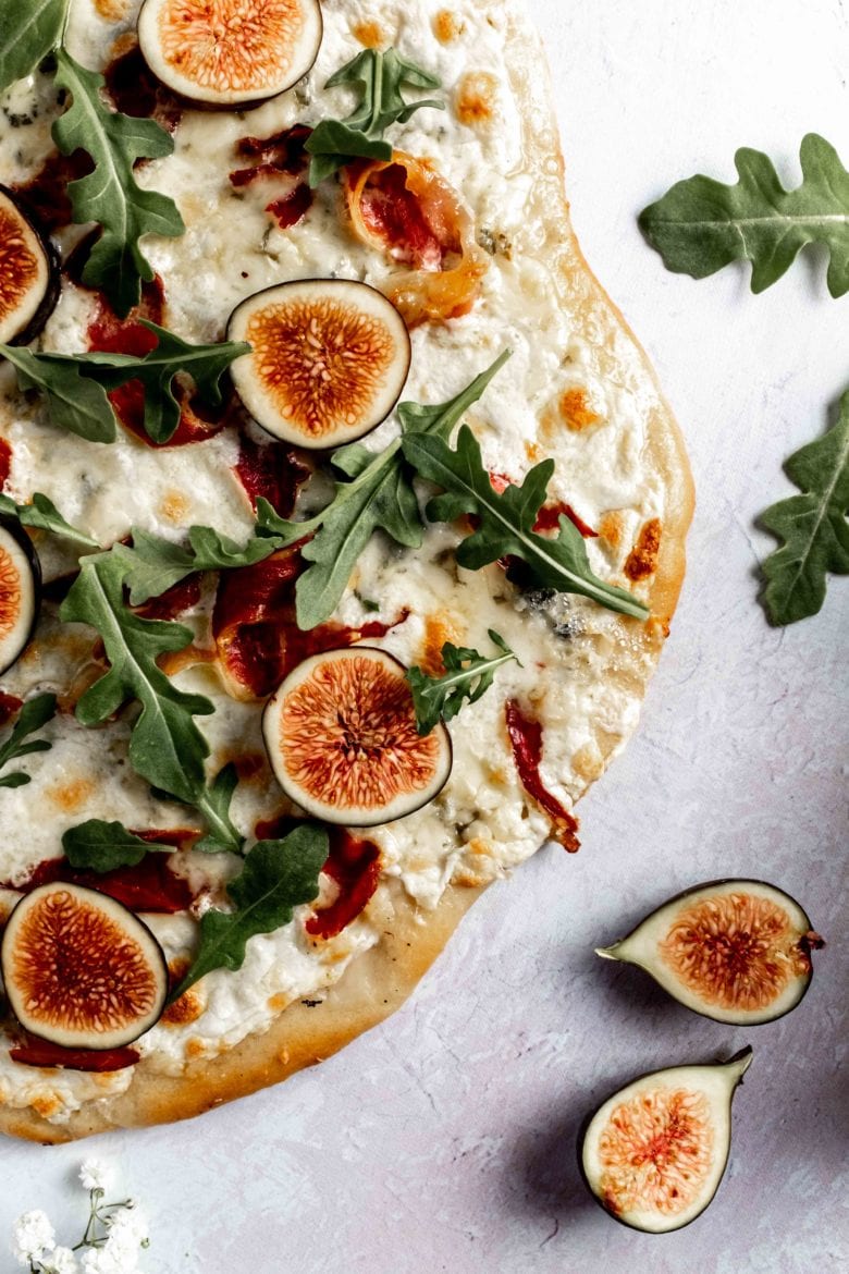 thin crust pizza with gorgonzola, figs and prosciutto