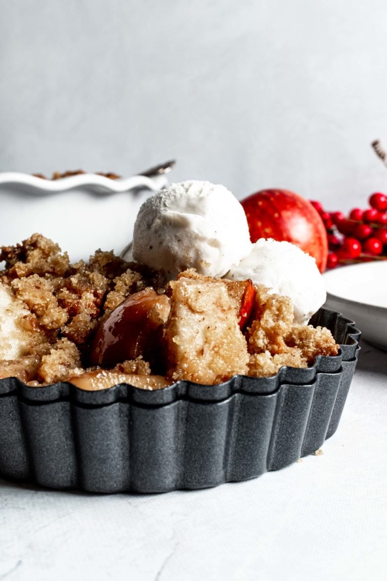 apple crisp with ice cream