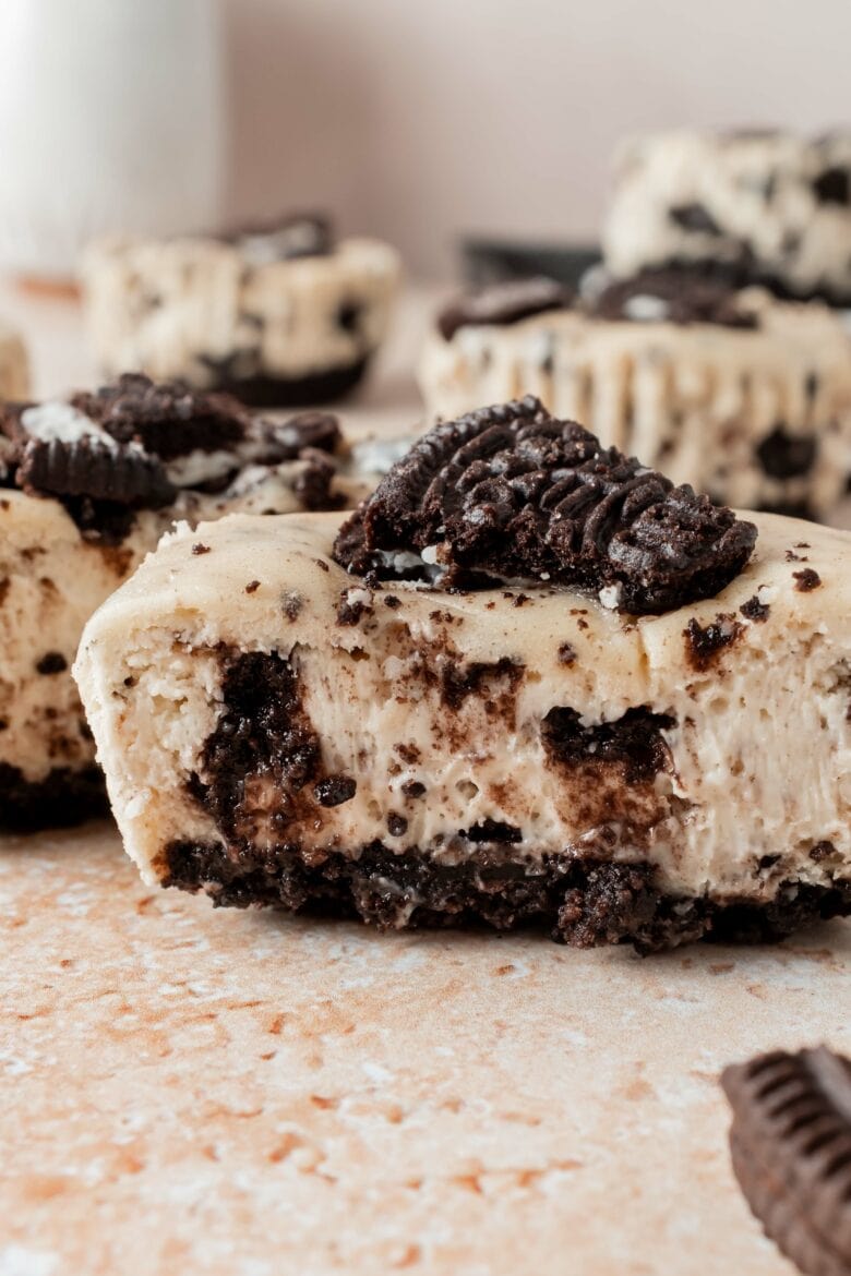 cross section of oreo cheesecake