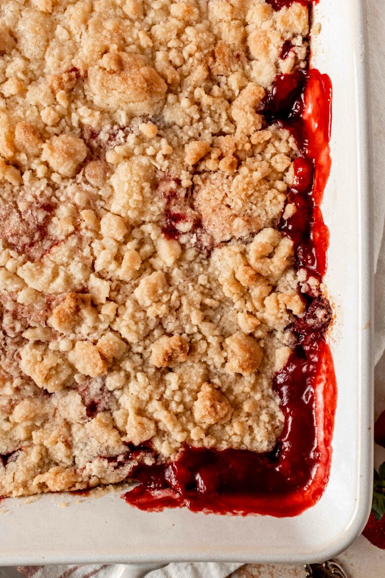 baked strawberries with crunchy crumble topping