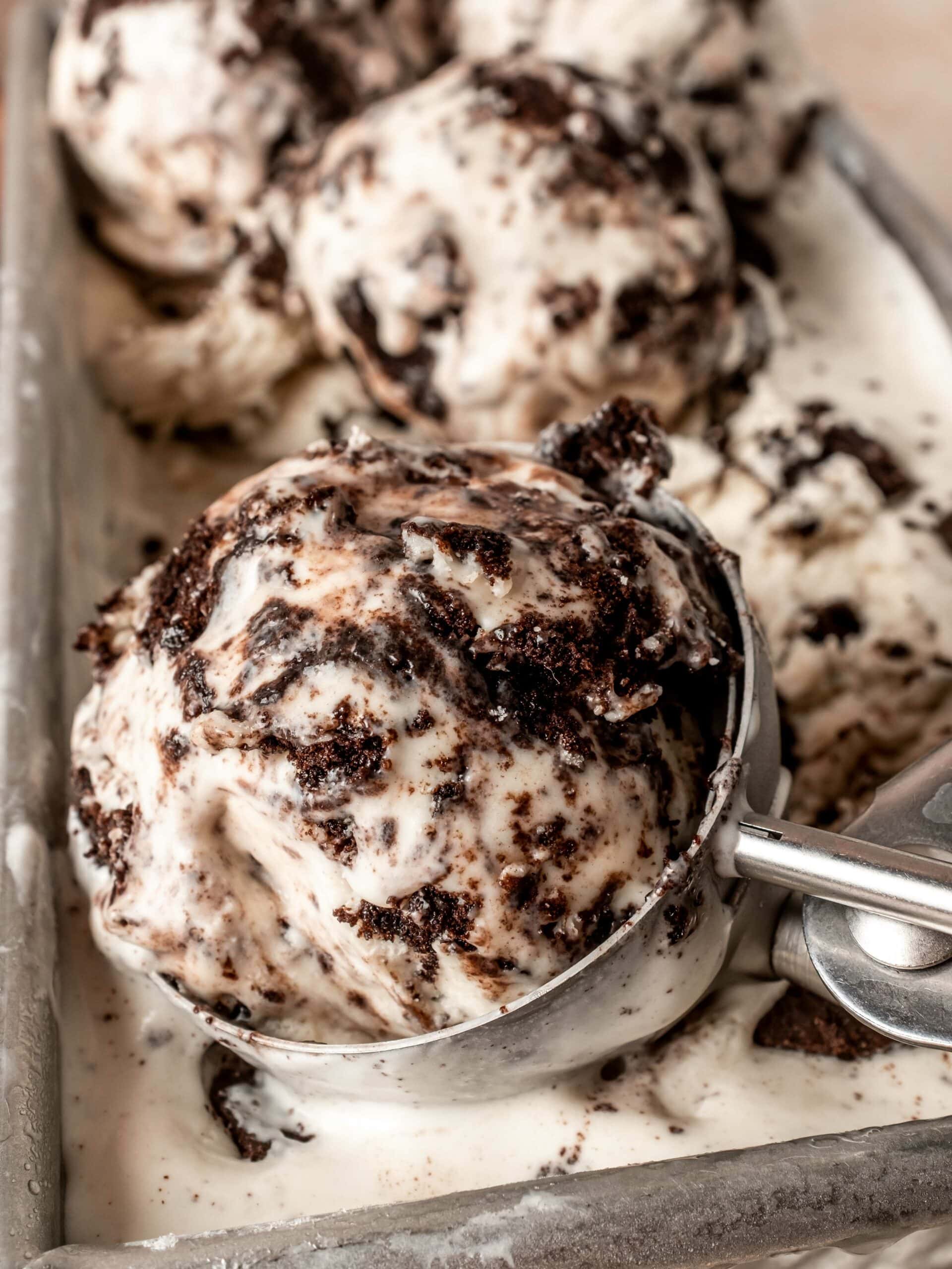 scoop of homemade oreo ice cream