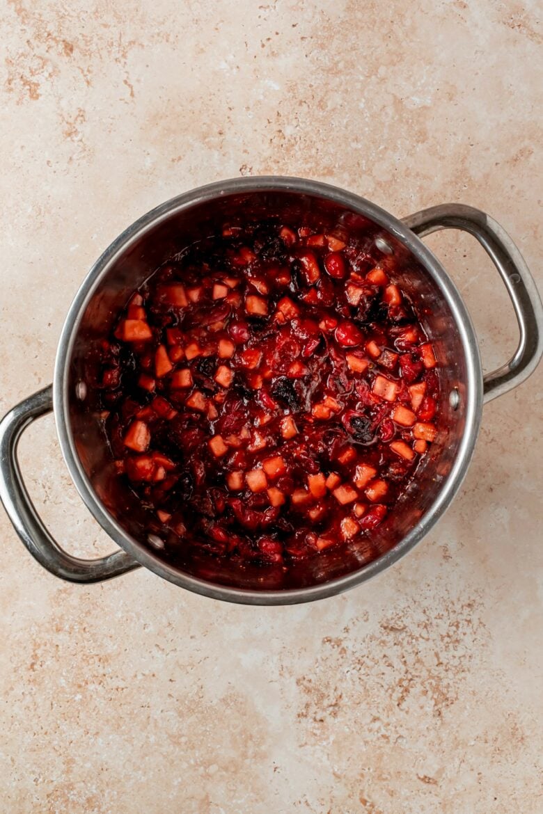 Chutney in pot after the cranberries have burst.