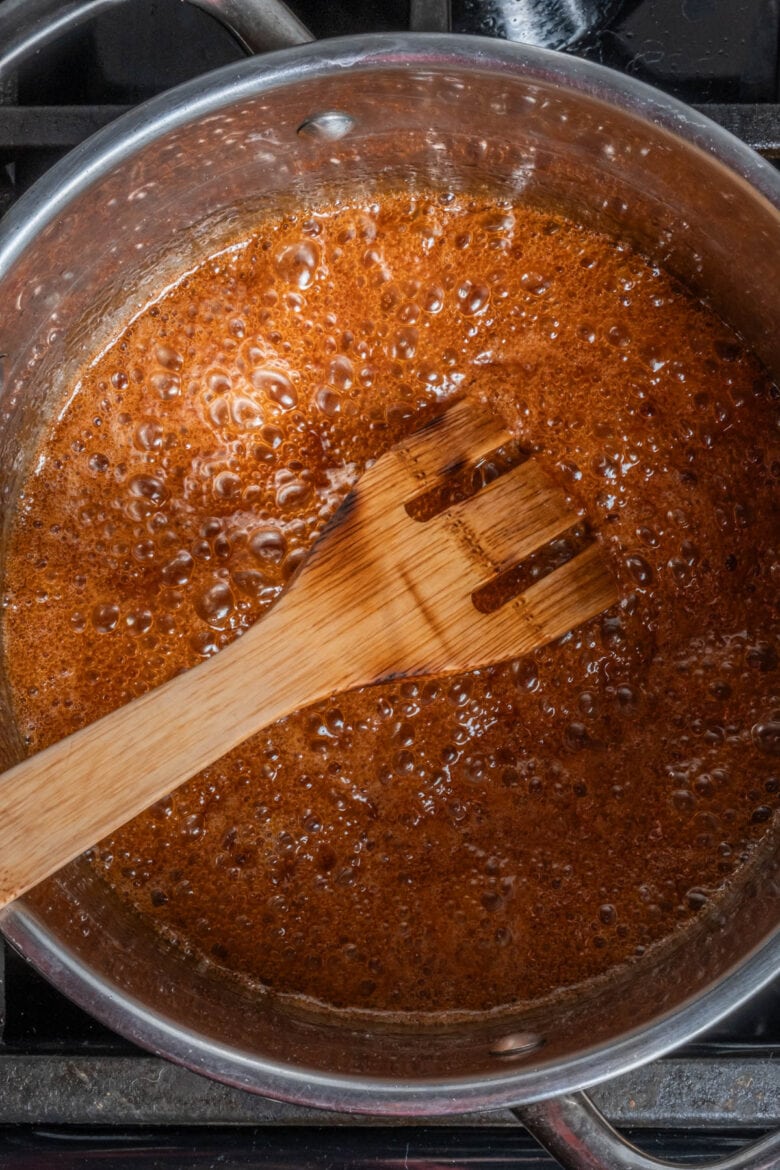 Caramel mixture after adding honey.